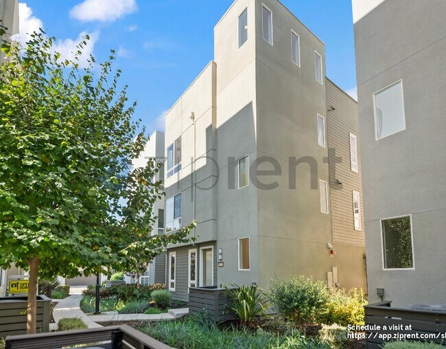 Foto del edificio - 1462 Longitude Dr