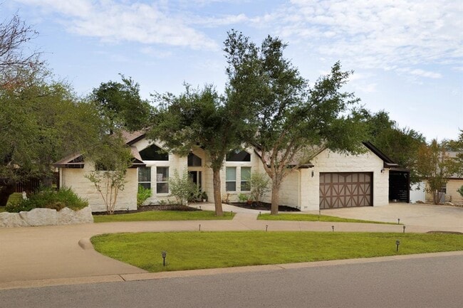 Building Photo - 300 Meadow Oaks Dr