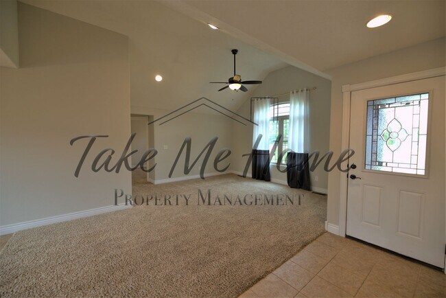 Building Photo - 3 Bedroom in East Springfield!