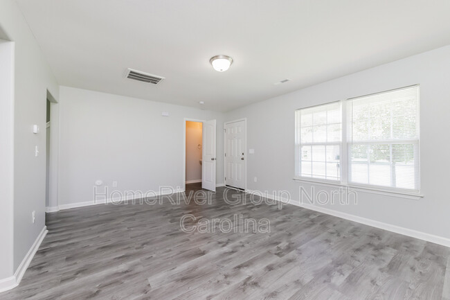 Foto del edificio - 4055 Overcreek Ln