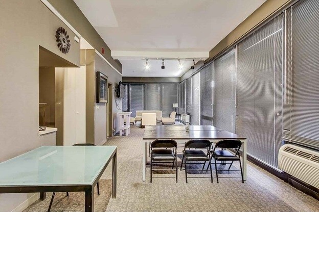 Foto del edificio - 6700 S South Shore Dr