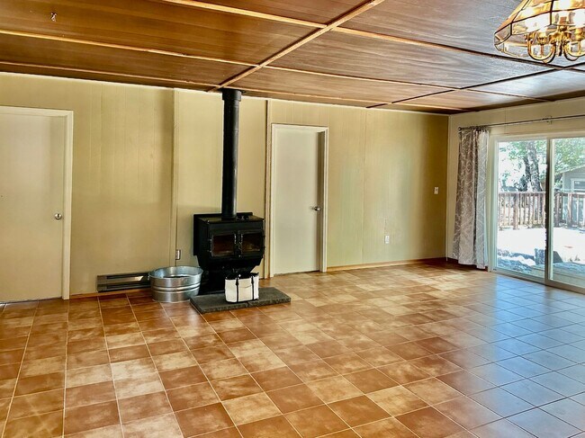 Foto del edificio - 1588 Quail Ln
