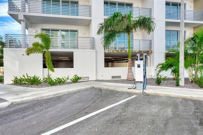 Building Photo - 1709 N Tamiami Trail