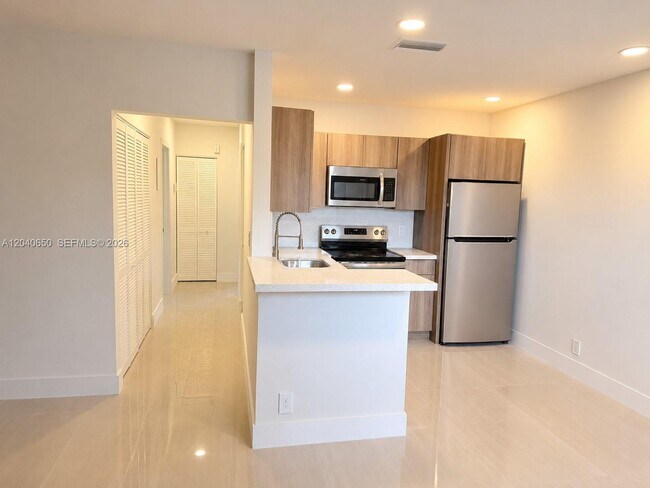 Foto del edificio - 2830 Coral Springs Dr