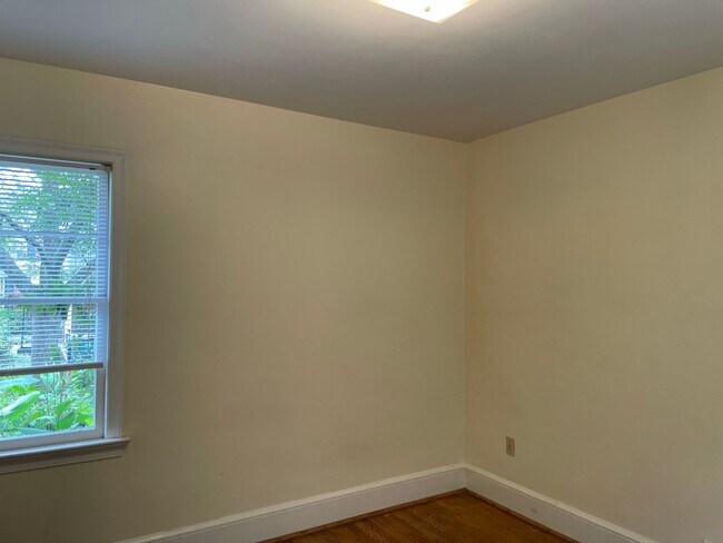 Building Photo - Five-Points Charmer