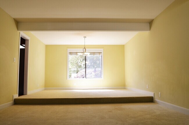 Foto del edificio - Spacious Somerset Home Near Top Schools an...