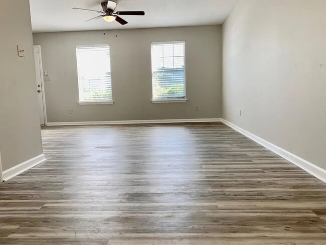Building Photo - Affordable 4/3 Townhome in Timberwood