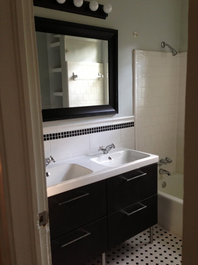 Foto del edificio - 771 Elbert St SW