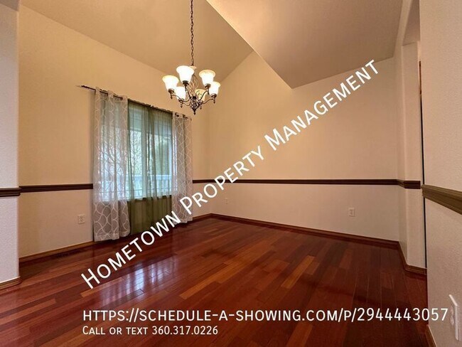 Building Photo - Beautiful 3 Bedroom, 2.5 Bath with Bonus L...