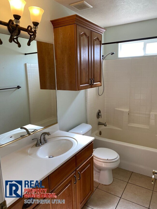 Foto del edificio - 4 Bedroom Home on cul-de-sac