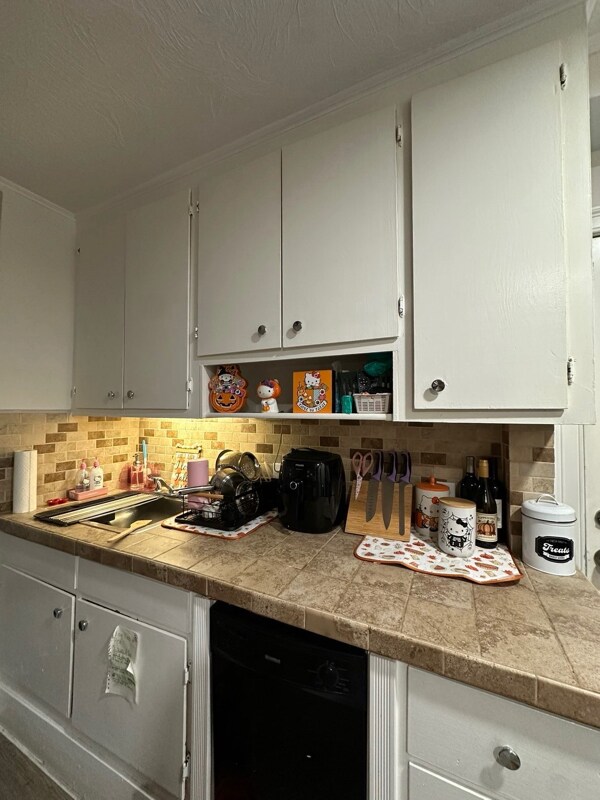 Photo - 33-35 Essex Ct Apartment