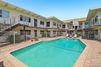 Building Photo - 519 Stratford Ct