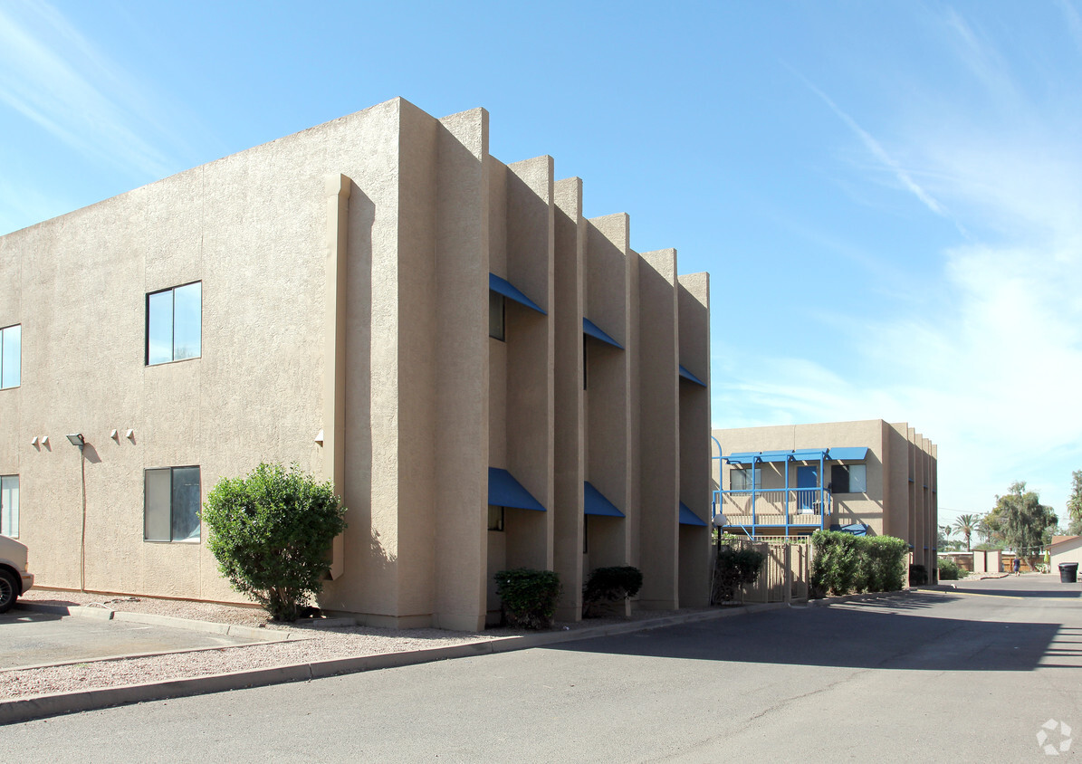 Building Photo - 301 S Westfall Ave