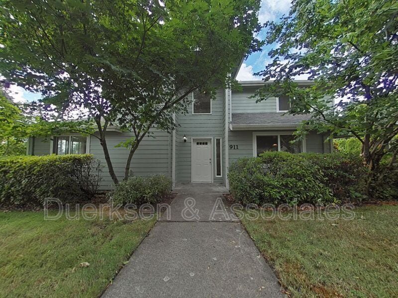 Primary Photo - 911 NW Anjni Cir
