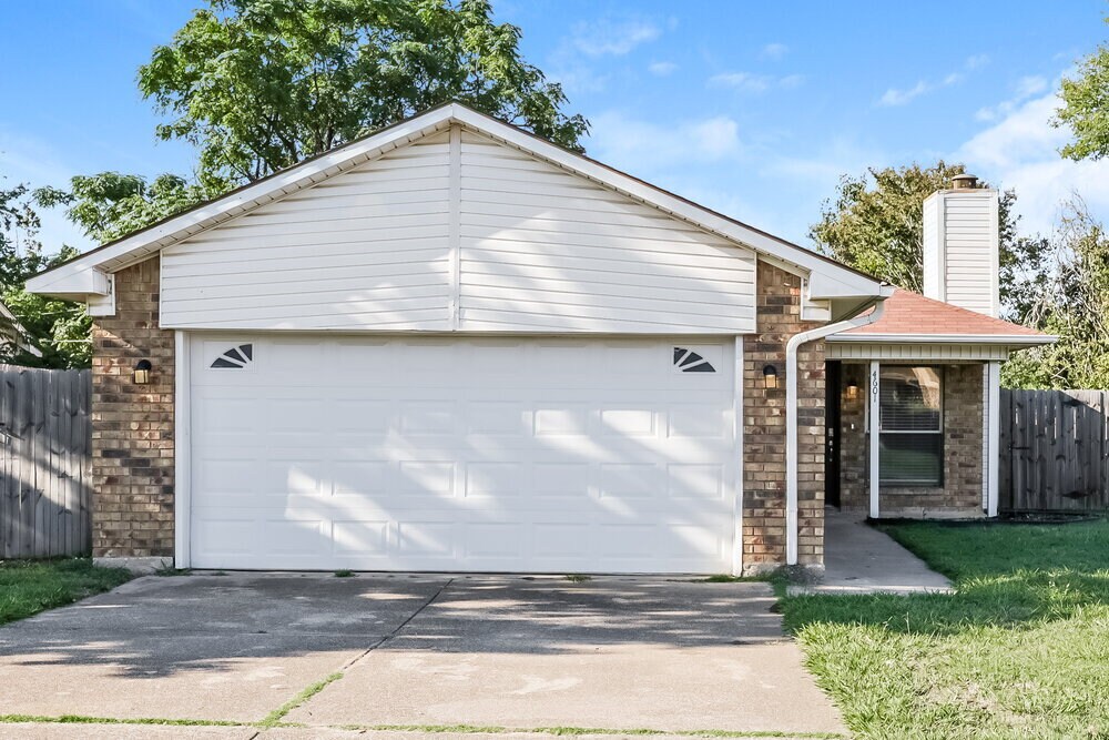 Primary Photo - 4601 Fernwood Dr