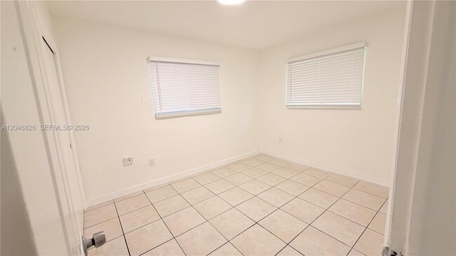 Foto del edificio - 2540 NE 181st St