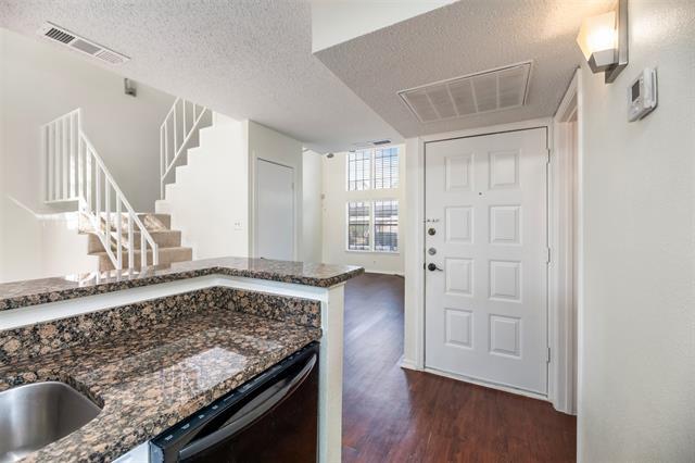 Foto del edificio - 4748 Old Bent Tree Ln