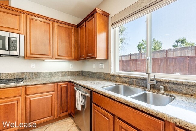 Building Photo - 5 br, 3 bath House - 2071 Sole Glen