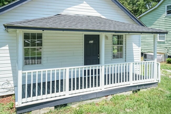Building Photo - 423 E Rockspring St