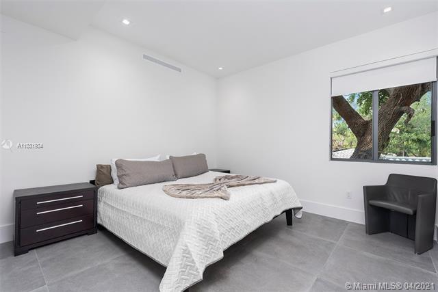 Building Photo - 10 Samana Dr