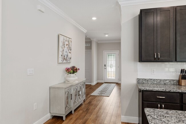 Building Photo - 3 BED 2 BATH in Newberry with Den Space