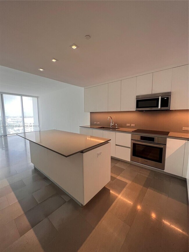 Foto del edificio - 88 SW 7th St