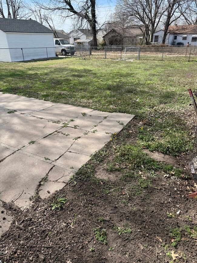 Building Photo - 1707 S Estelle St