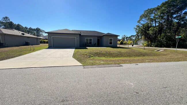 Foto del edificio - Charming 3 Bedroom, 2 Bathroom Home in Palm Bay!!