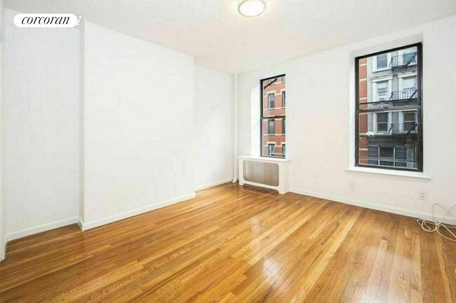 Building Photo - 311 Beach 47th St