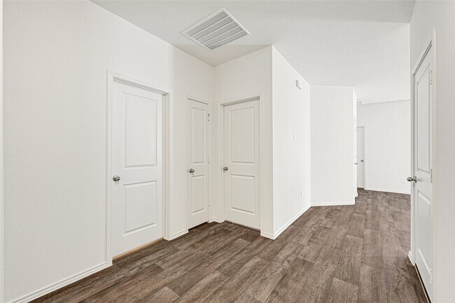 Foto del edificio - 3715 Axyl Run Ct