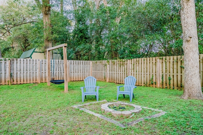 Building Photo - 104 Rosewood Dr