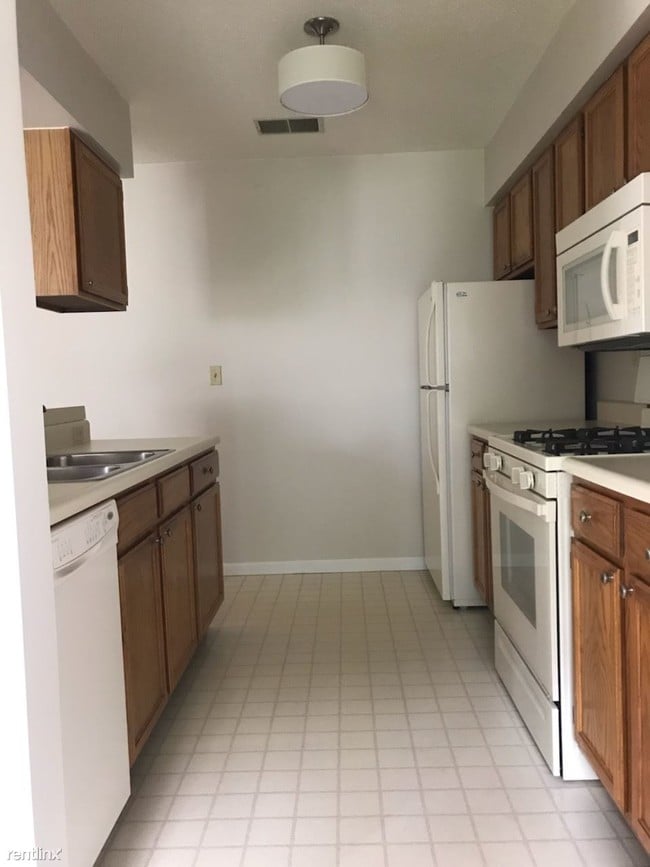 3168 Windcrest Dr NE, Grand Rapids, MI 49525 Condo for Rent in Grand