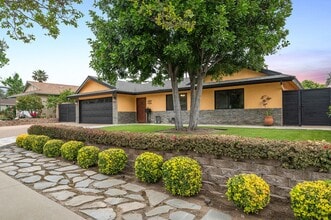 Building Photo - 724 E Cypress Ave