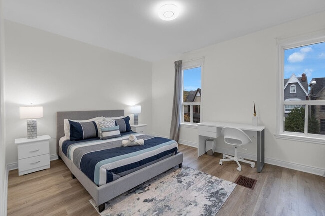 Building Photo - 77 Montrose Ave