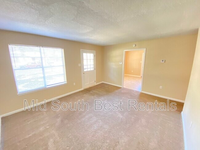 Foto del edificio - 3675 Royal Wood Dr