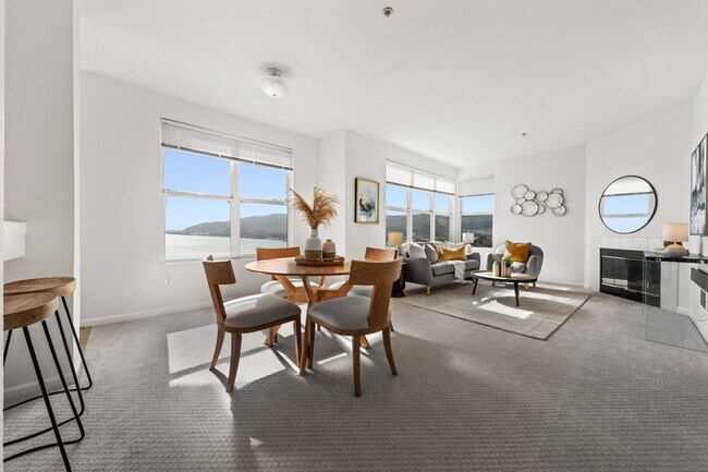 Foto del edificio - Epic REA - Top floor, Sweeping Views, 3 BR...