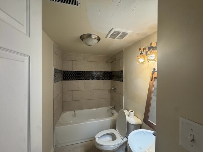 Foto del edificio - 7860 Glenorchard Dr