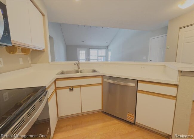 Foto del edificio - 1341 Millbrook Trail