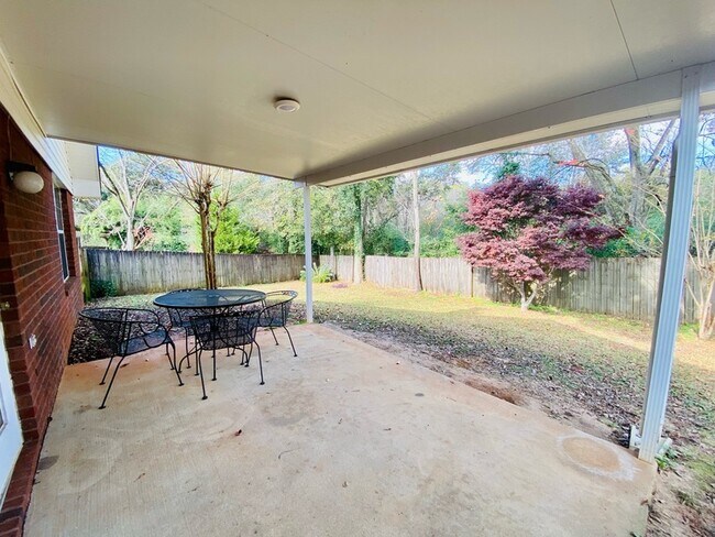 Building Photo - 8302 Magnolia Village Dr N