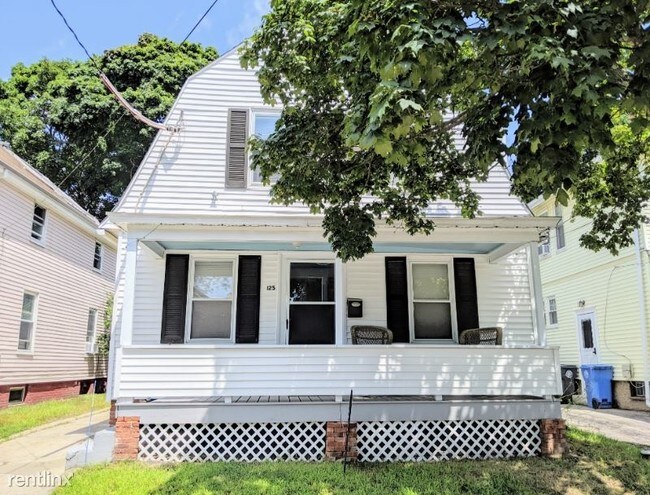 Foto del edificio - 5 br, 2 bath House - 125 Smith St