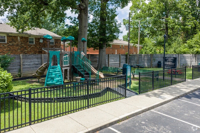 Patio de juegos - Willow Place Apartments