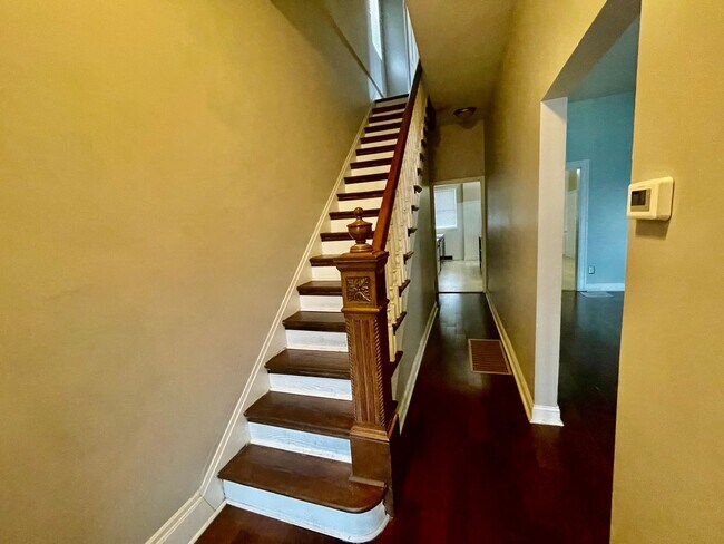 Building Photo - Must See! - 3 Bedroom 2 Bathroom - Pittsburgh