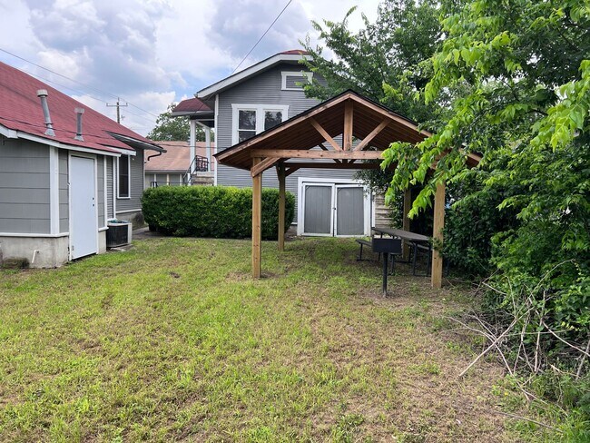 Foto del edificio - 2907 N Elmendorf St