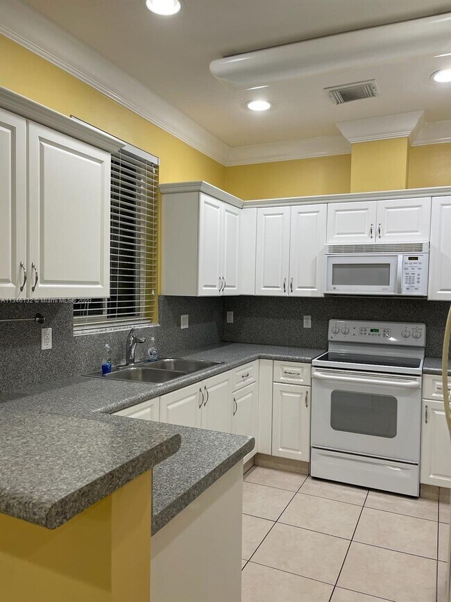 Building Photo - 12932 SW 200th Terrace