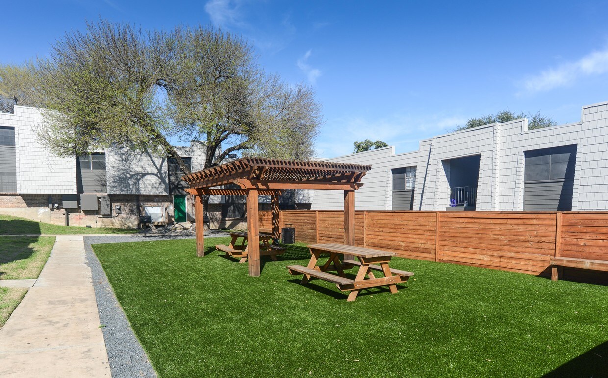 Primary Photo - Jewel Apartment Homes