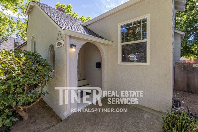 Foto del edificio - Character Filled Residence Near Sacramento...
