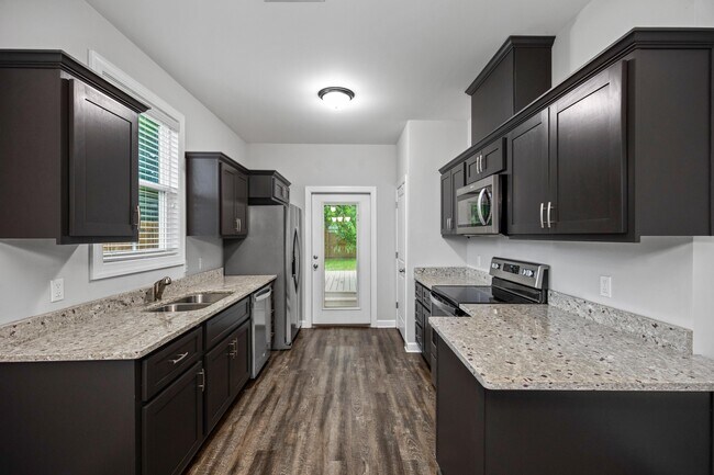 Building Photo - 147 Heyward Dr