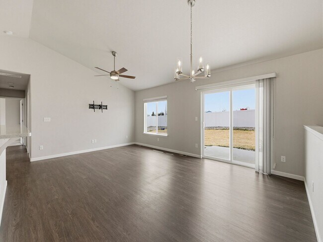 Foto del edificio - Excellent 3-Bedroom Home in Evans With Great Backyard & Attached Garage!