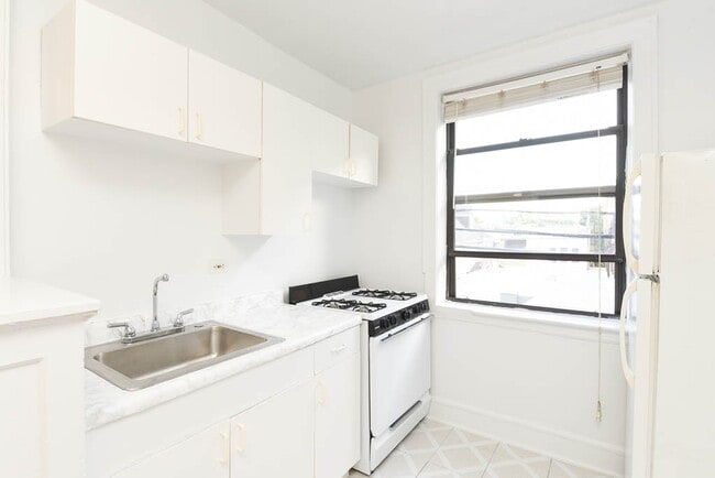 Building Photo - 2338 N Spaulding Ave