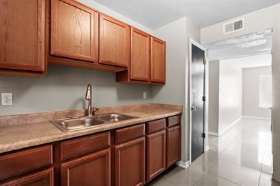 Building Photo - 732 Teichelkamp Dr